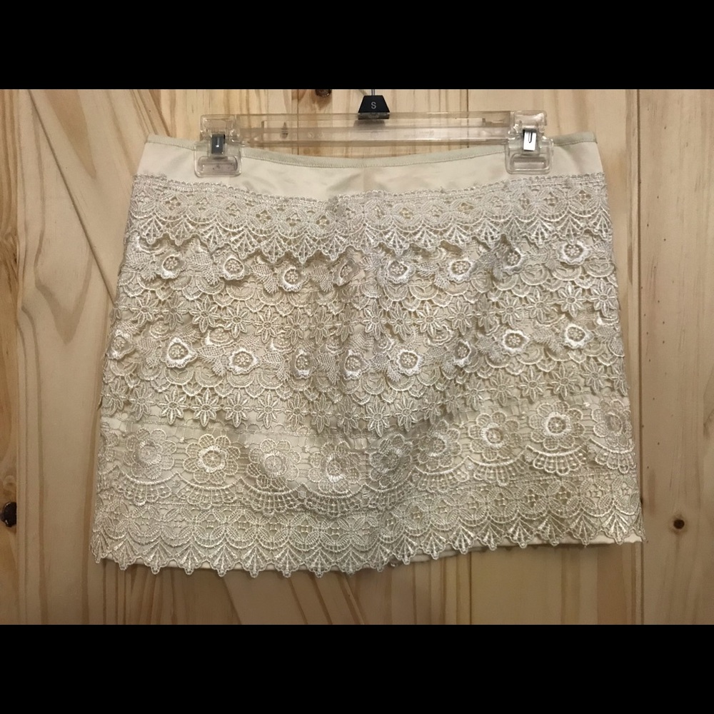 Lace cream skirt